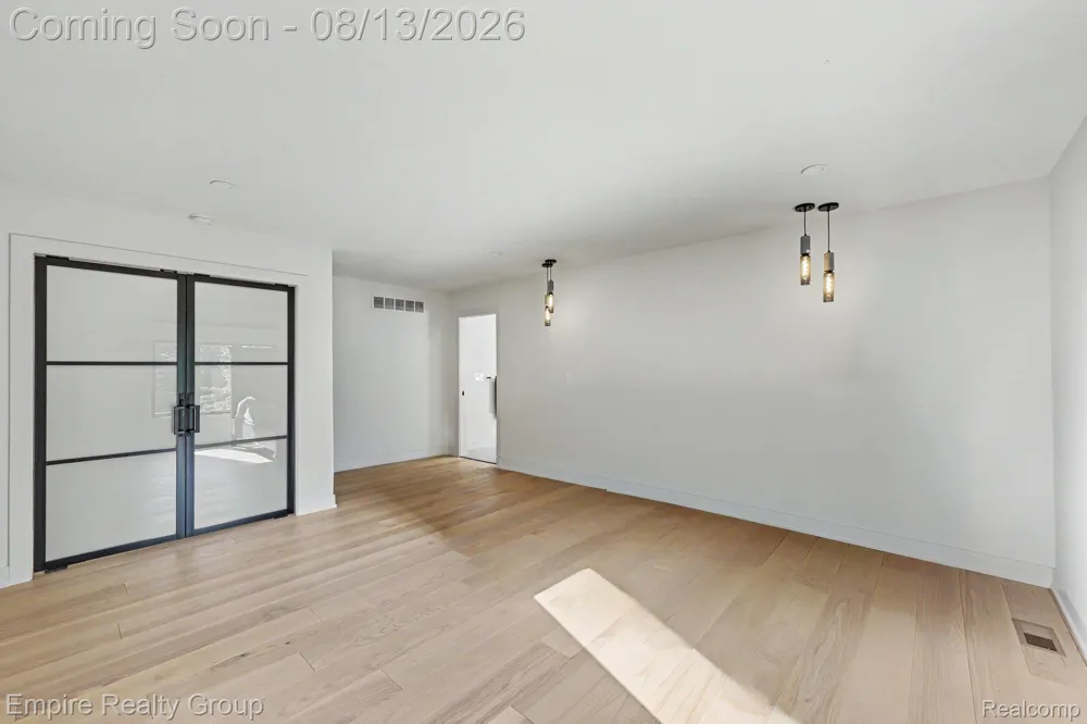 4340 Queens Way Bloomfield Charter Township, MI 48304