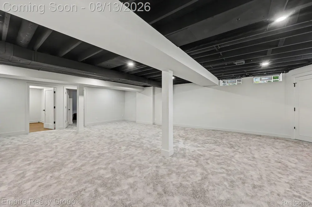 4340 Queens Way Bloomfield Charter Township, MI 48304