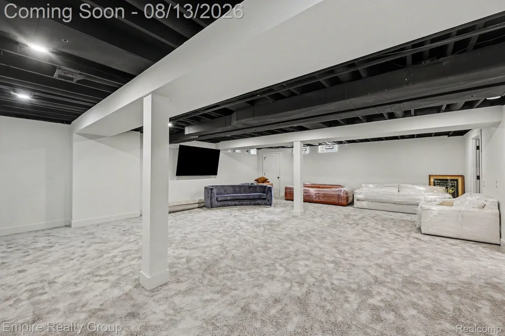 4340 Queens Way Bloomfield Charter Township, MI 48304