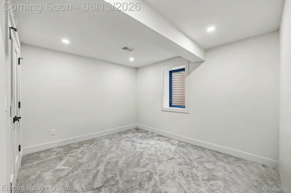 4340 Queens Way Bloomfield Charter Township, MI 48304