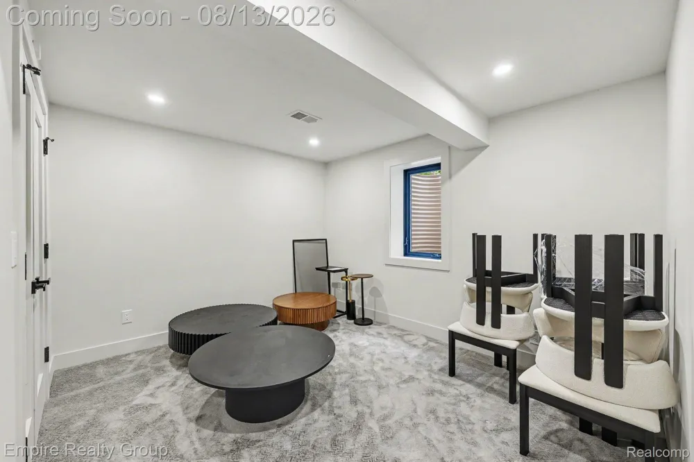 4340 Queens Way Bloomfield Charter Township, MI 48304