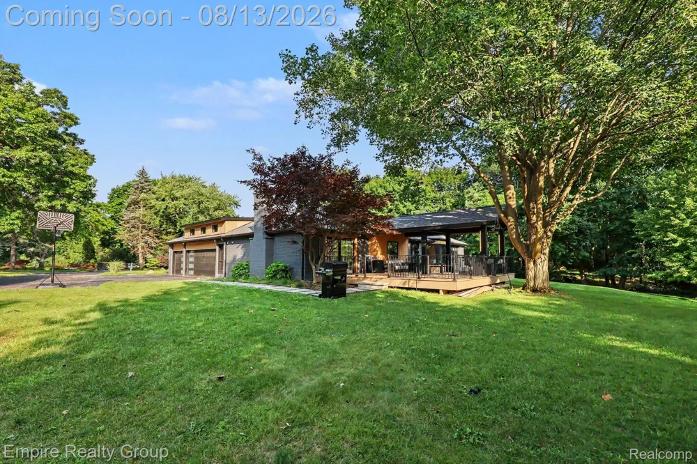 4340 Queens Way Bloomfield Charter Township, MI 48304