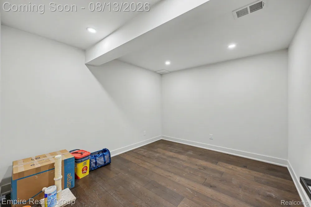 4340 Queens Way Bloomfield Charter Township, MI 48304