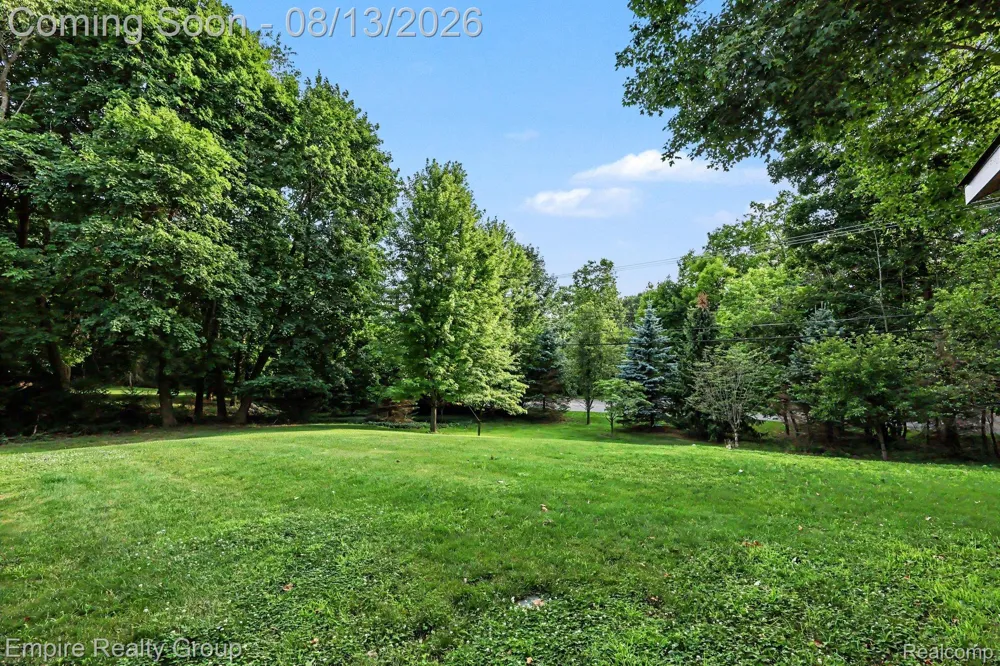 4340 Queens Way Bloomfield Charter Township, MI 48304