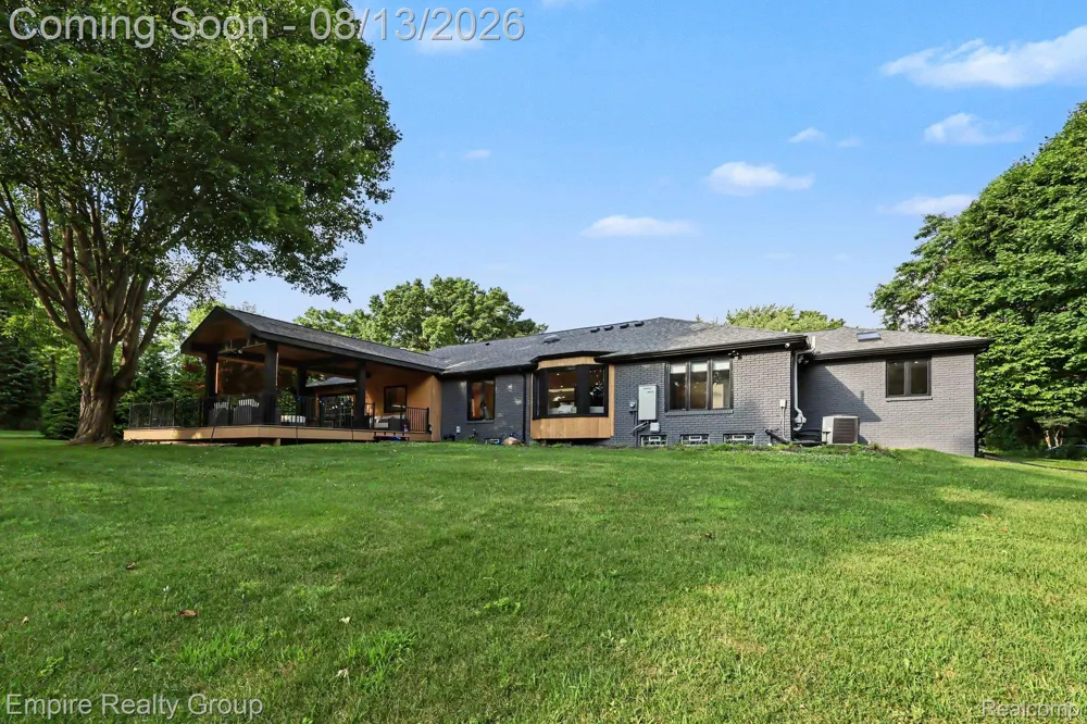4340 Queens Way Bloomfield Charter Township, MI 48304