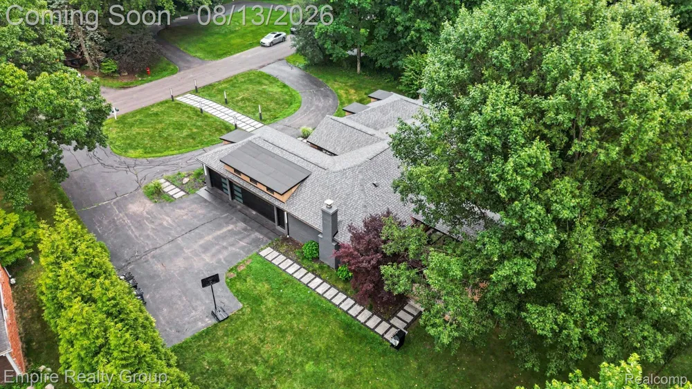 4340 Queens Way Bloomfield Charter Township, MI 48304