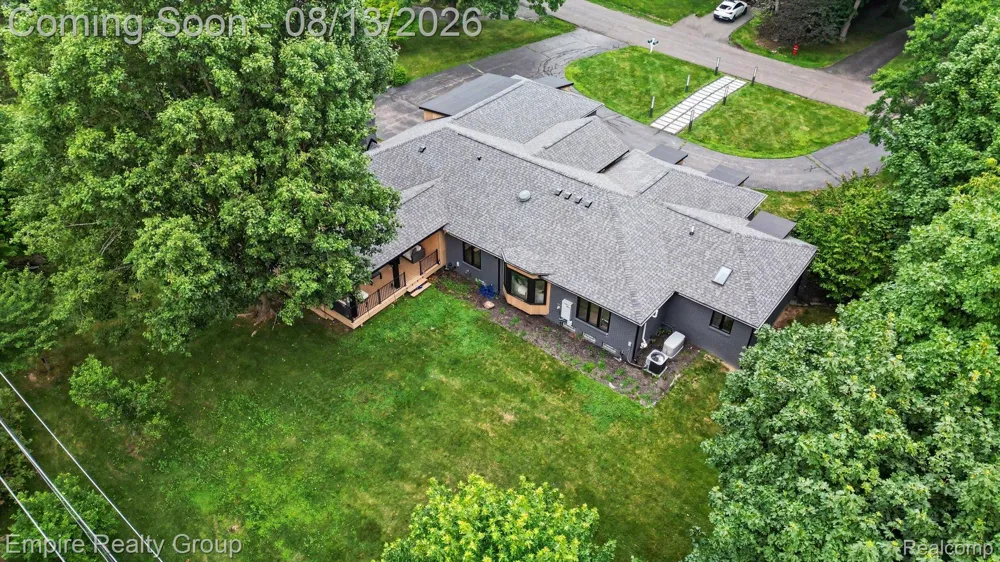 4340 Queens Way Bloomfield Charter Township, MI 48304