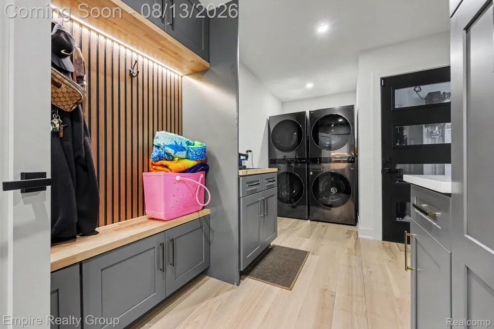 4340 Queens Way Bloomfield Charter Township, MI 48304