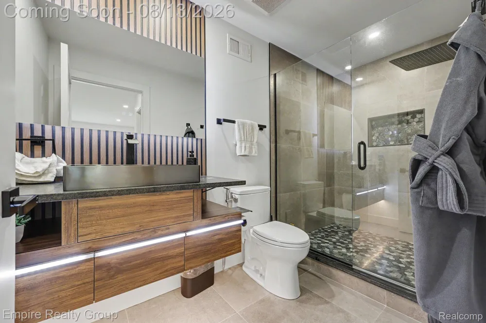 4340 Queens Way Bloomfield Charter Township, MI 48304
