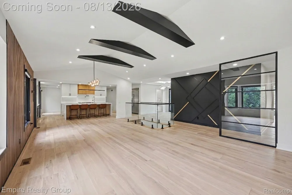 4340 Queens Way Bloomfield Charter Township, MI 48304