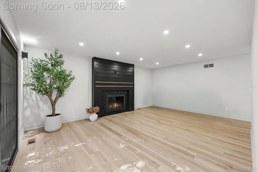 4340 Queens Way Bloomfield Charter Township, MI 48304