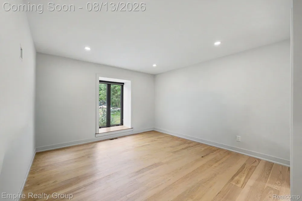 4340 Queens Way Bloomfield Charter Township, MI 48304