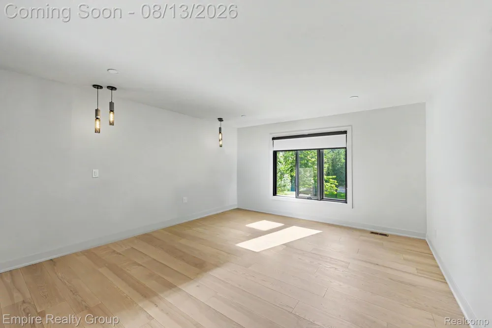 4340 Queens Way Bloomfield Charter Township, MI 48304