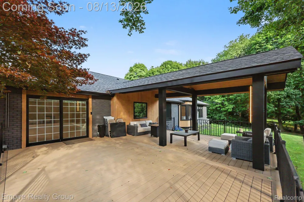 4340 Queens Way Bloomfield Charter Township, MI 48304
