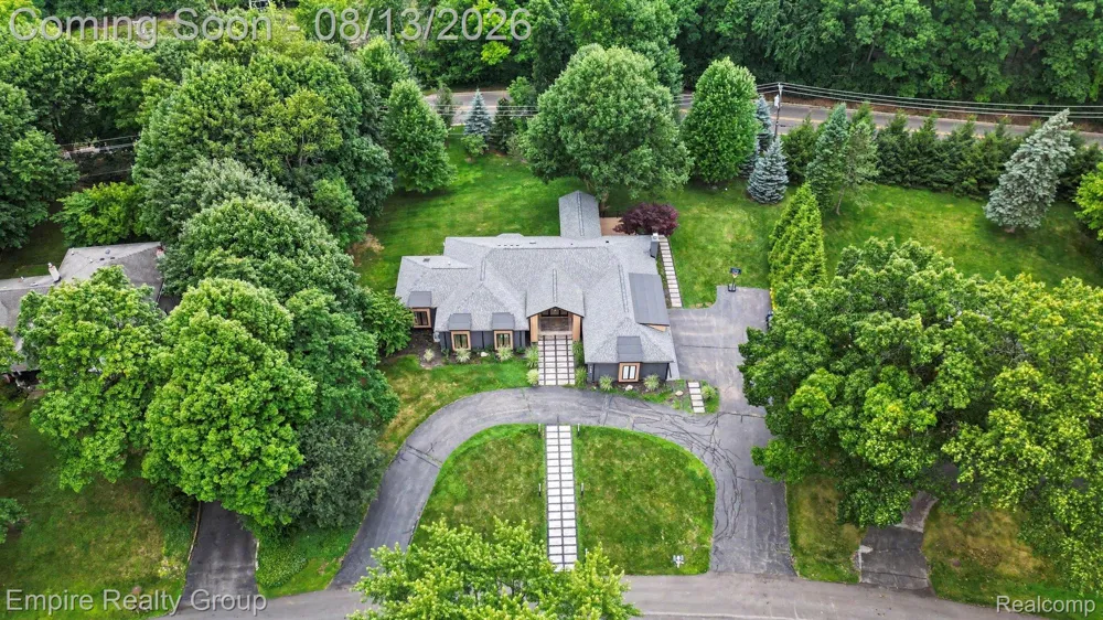 4340 Queens Way Bloomfield Charter Township, MI 48304