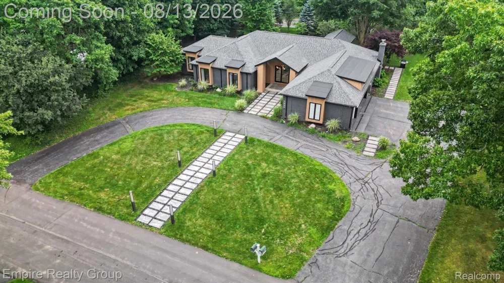 4340 Queens Way Bloomfield Charter Township, MI 48304