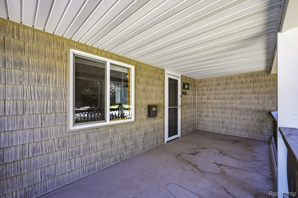 1920 E Saratoga Street Ferndale City, MI 48220