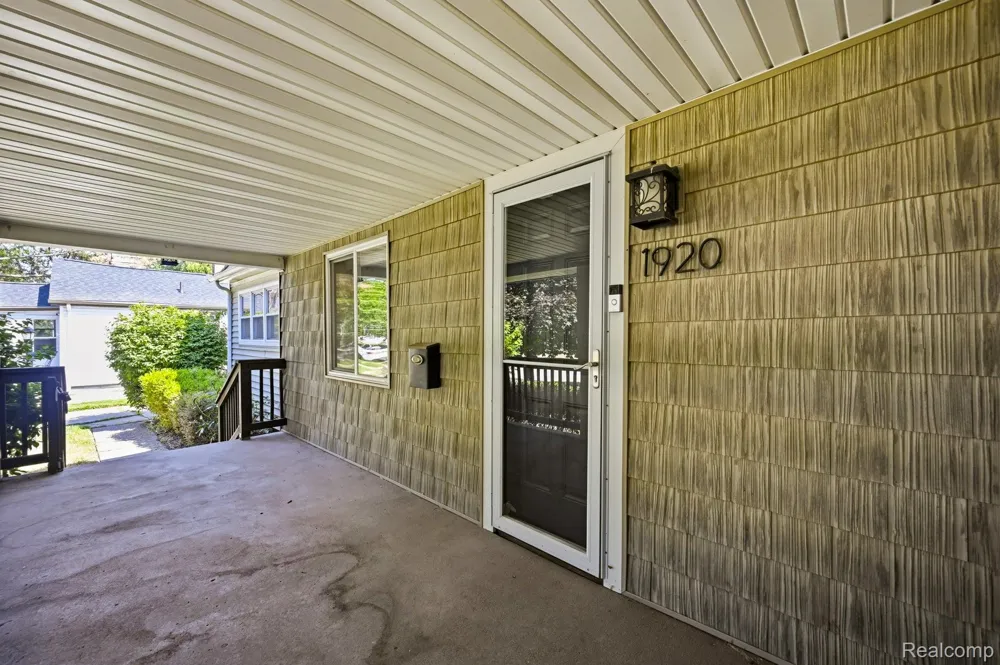 1920 E Saratoga Street Ferndale City, MI 48220