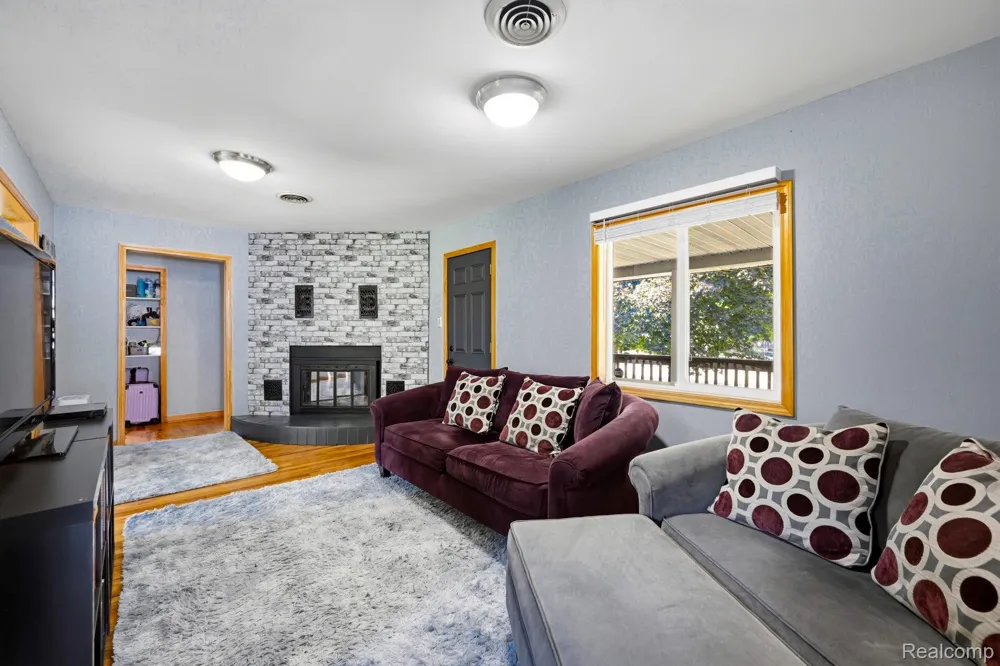 1920 E Saratoga Street Ferndale City, MI 48220