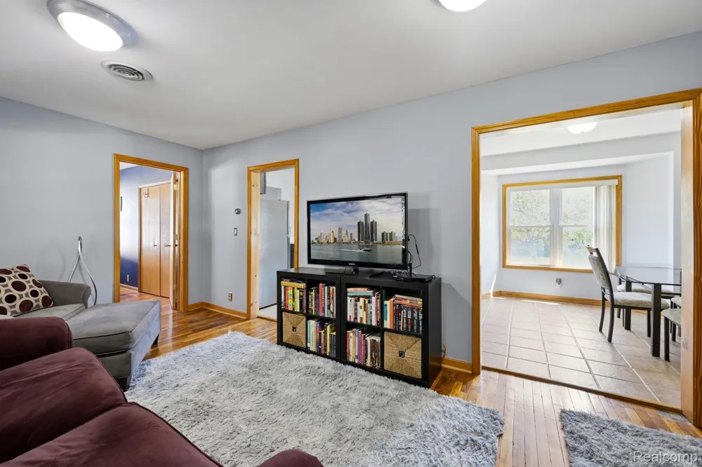 1920 E Saratoga Street Ferndale City, MI 48220