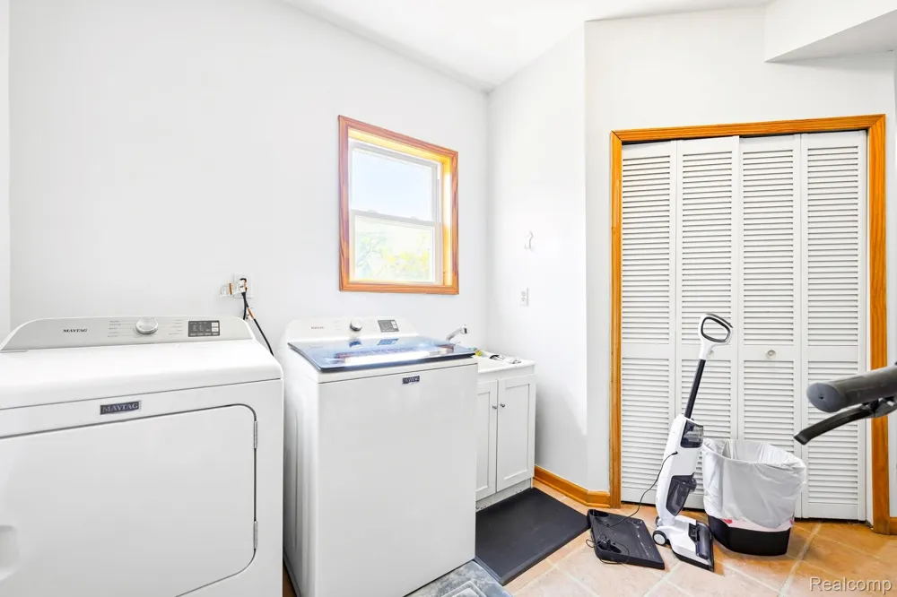 1920 E Saratoga Street Ferndale City, MI 48220