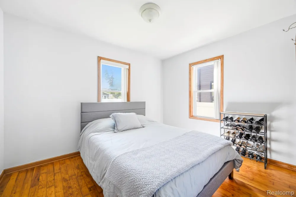 1920 E Saratoga Street Ferndale City, MI 48220