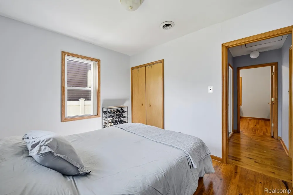 1920 E Saratoga Street Ferndale City, MI 48220