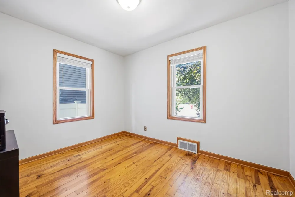 1920 E Saratoga Street Ferndale City, MI 48220