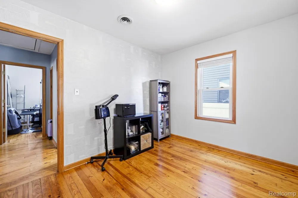 1920 E Saratoga Street Ferndale City, MI 48220