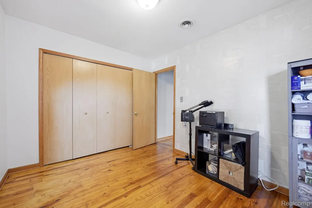 1920 E Saratoga Street Ferndale City, MI 48220