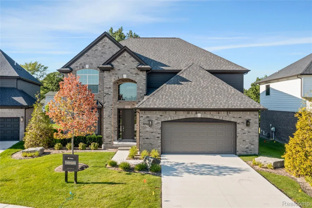 2085 Kohli Drive Troy City, MI 48083