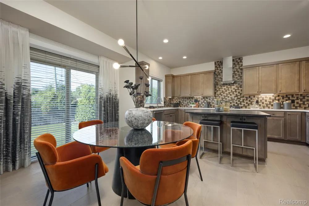 2085 Kohli Drive Troy City, MI 48083