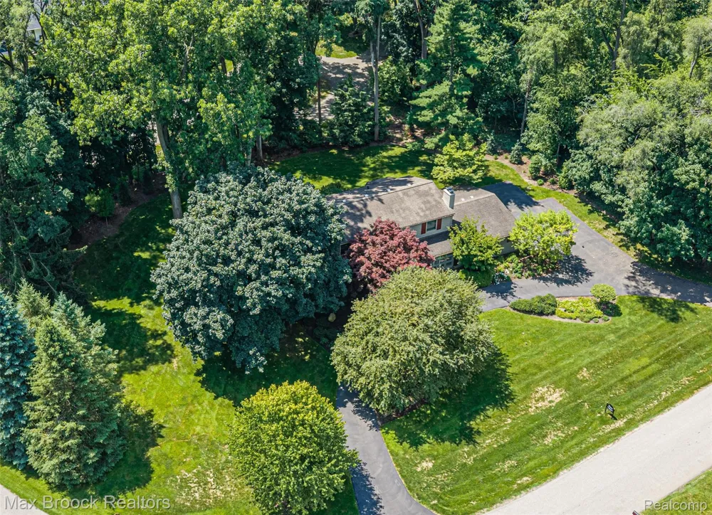 25933 Hersheyvale Drive Franklin Village, MI 48025