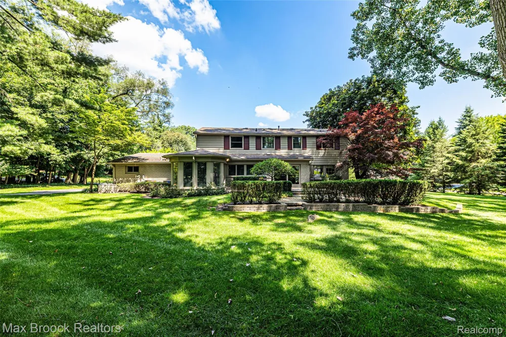 25933 Hersheyvale Drive Franklin Village, MI 48025