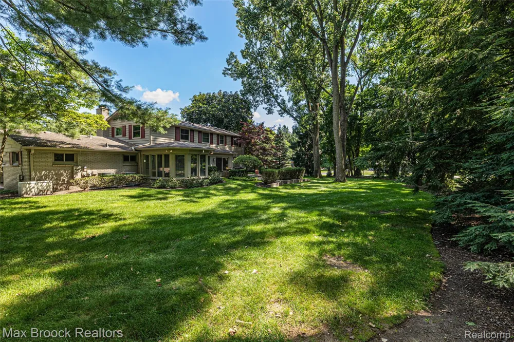 25933 Hersheyvale Drive Franklin Village, MI 48025