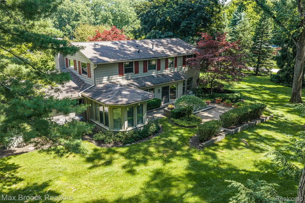 25933 Hersheyvale Drive Franklin Village, MI 48025
