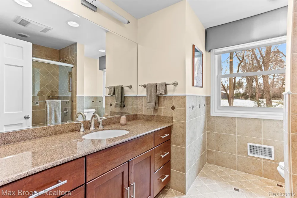 25933 Hersheyvale Drive Franklin Village, MI 48025
