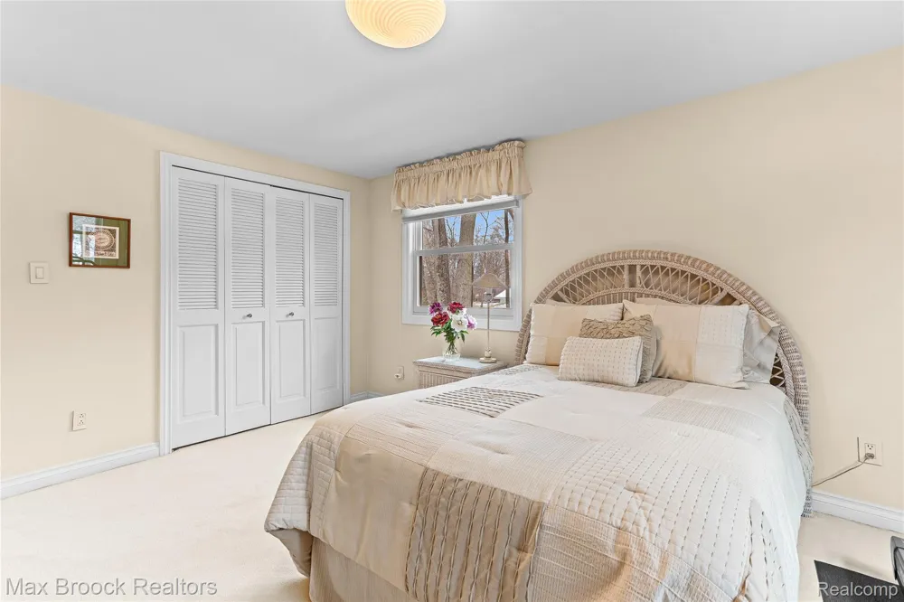 25933 Hersheyvale Drive Franklin Village, MI 48025