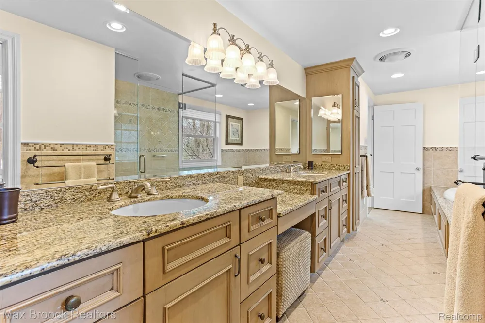 25933 Hersheyvale Drive Franklin Village, MI 48025