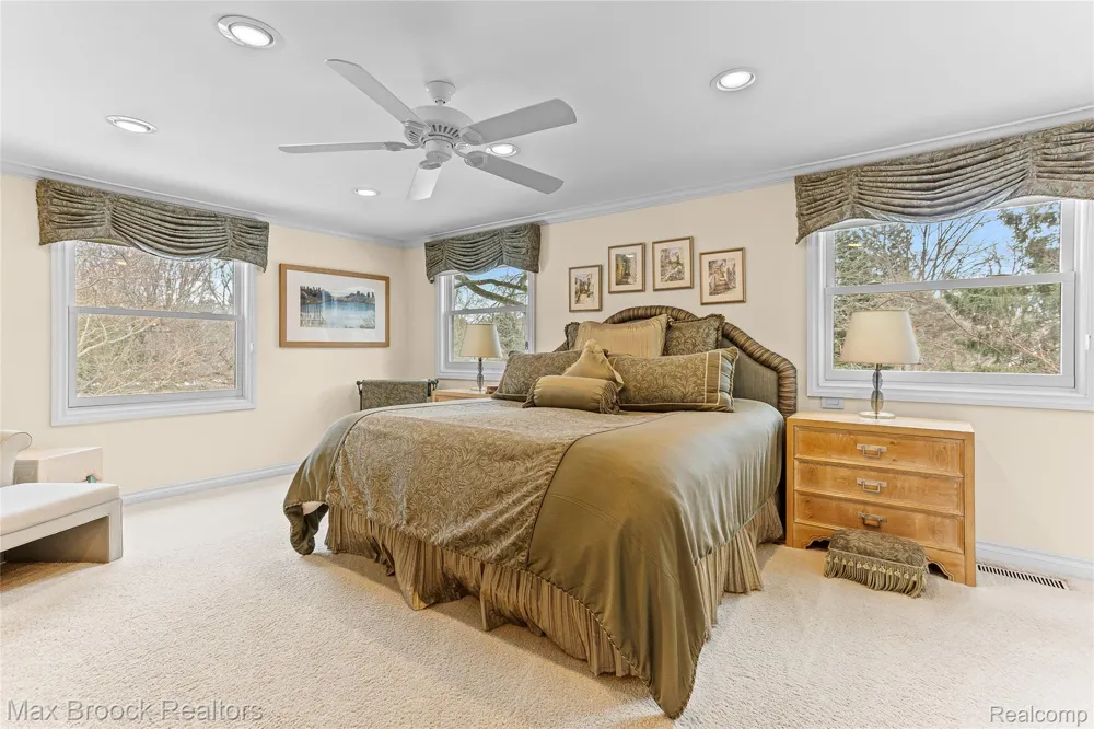 25933 Hersheyvale Drive Franklin Village, MI 48025