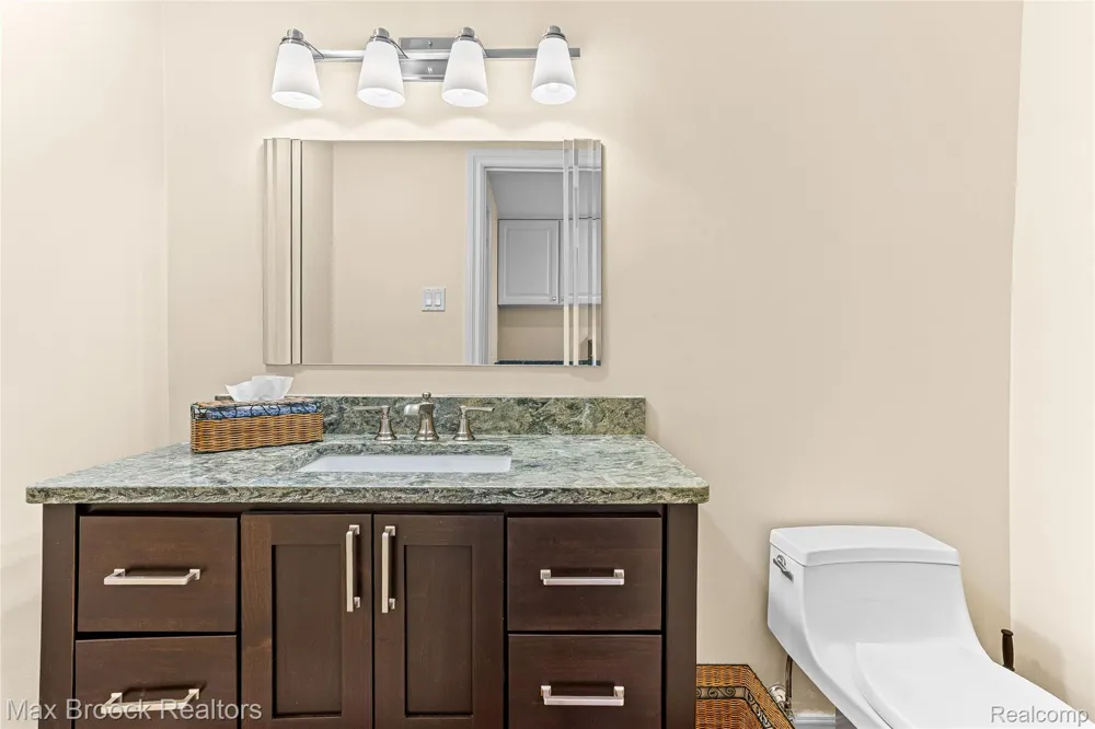 25933 Hersheyvale Drive Franklin Village, MI 48025