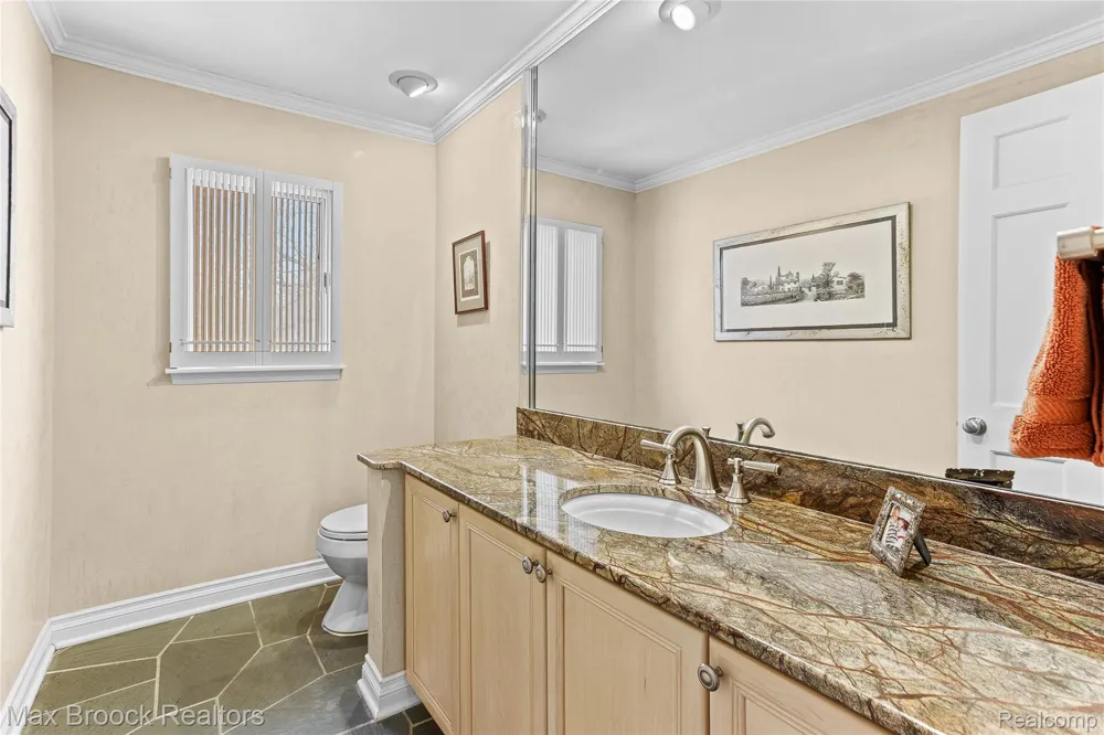 25933 Hersheyvale Drive Franklin Village, MI 48025