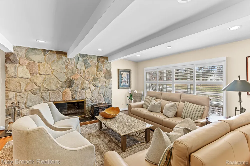 25933 Hersheyvale Drive Franklin Village, MI 48025