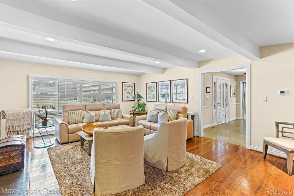 25933 Hersheyvale Drive Franklin Village, MI 48025