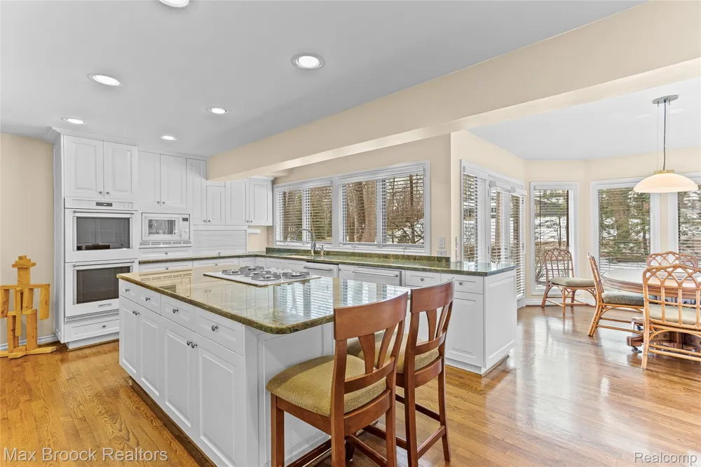 25933 Hersheyvale Drive Franklin Village, MI 48025