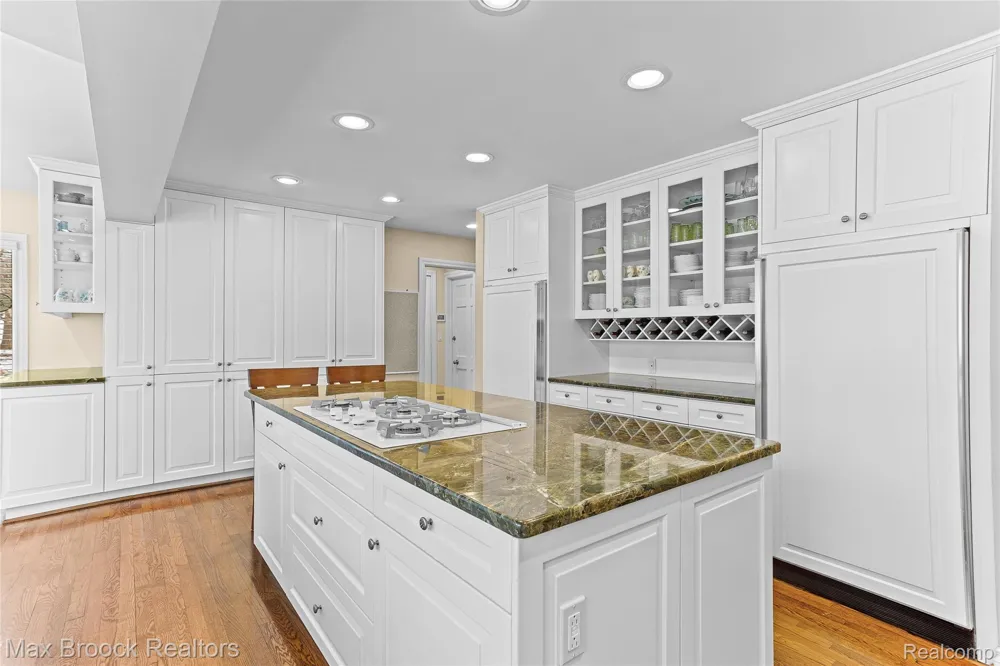 25933 Hersheyvale Drive Franklin Village, MI 48025