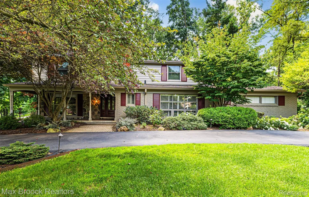 25933 Hersheyvale Drive Franklin Village, MI 48025