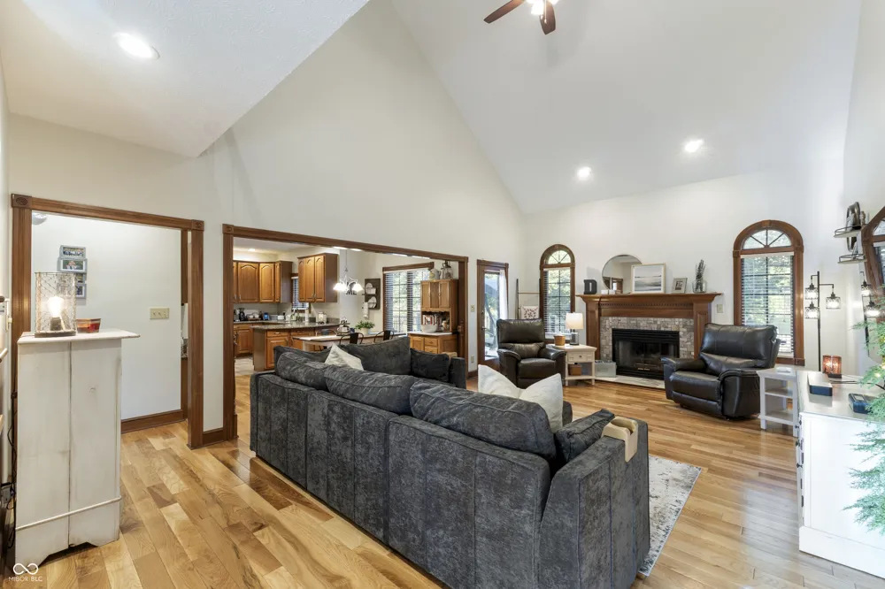 1187 Forest Commons Drive Avon, IN 46123