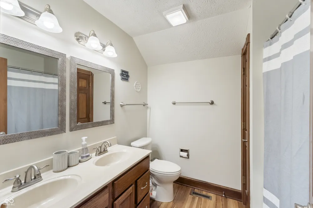 1187 Forest Commons Drive Avon, IN 46123
