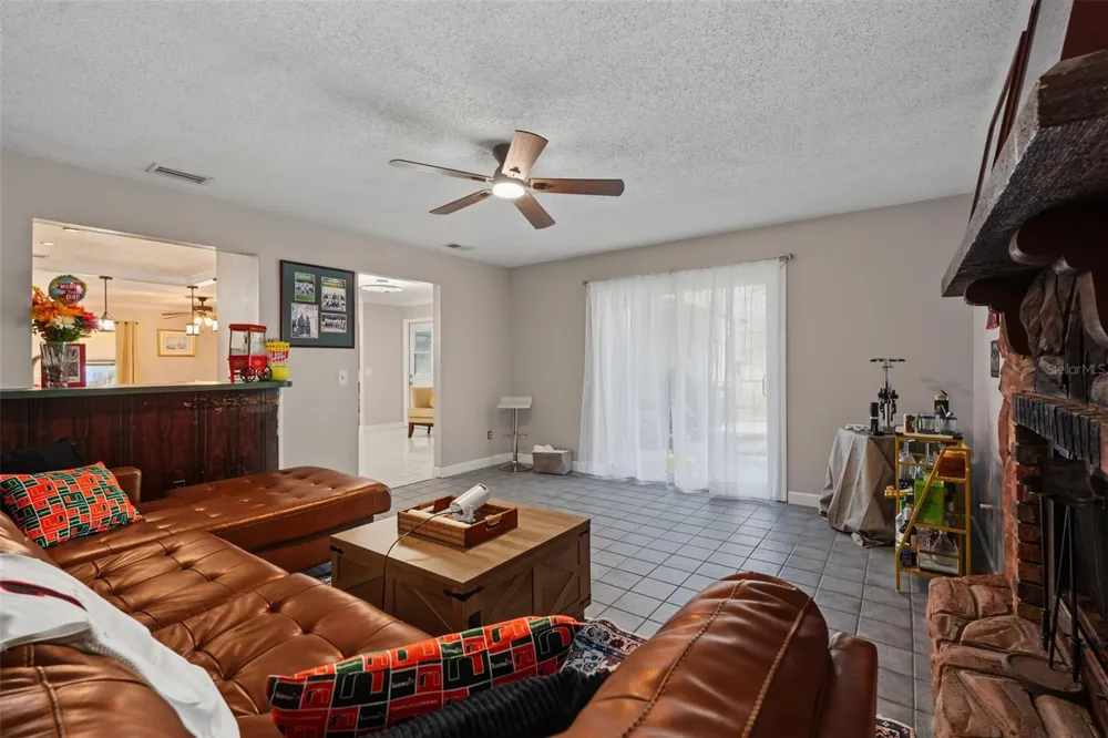 1318 LOUISIANA STREET Plant City, FL 33563